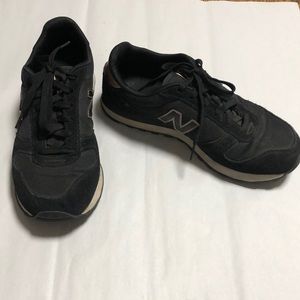 New Balance 311 black sneakers